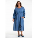 Gozzip GBodil Dress - Blå kjole med broderi G242016 Dusty blue with Navy