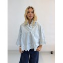 CONTINUE Klara Embrodery - Lyseblå skjorte med blonde 15227 Light Blue