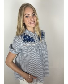 CONTINUE Camilla Stripe Multi shirt - Blå stribet skjorte 15288 Blue stripe blue embroderi