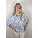 CONTINUE Mili Embrodery - Lyseblå stribet skjorte 15246 Blue Stripe