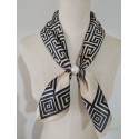 Tim&Simonsen Aliki Scarf w. Magnetic Pearl - Creme/Sort printet tørklæde TSJ100 Aw1